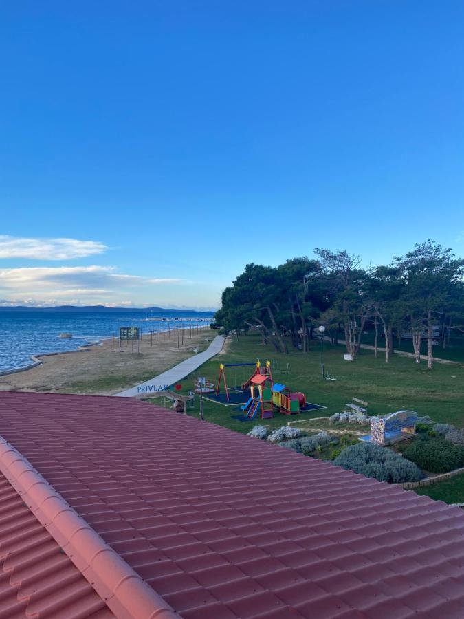 Apartment Privlaka Direkt Am Strand Mit Klima Und Neuem Badezimmer Haustiere Sind Willkommen Esterno foto