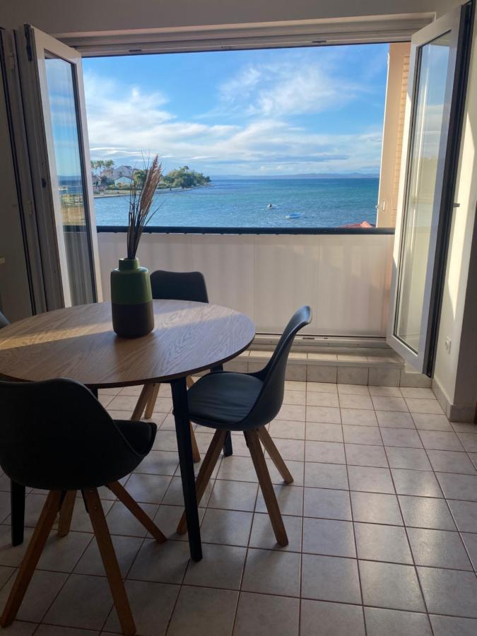 Apartment Privlaka Direkt Am Strand Mit Klima Und Neuem Badezimmer Haustiere Sind Willkommen Esterno foto