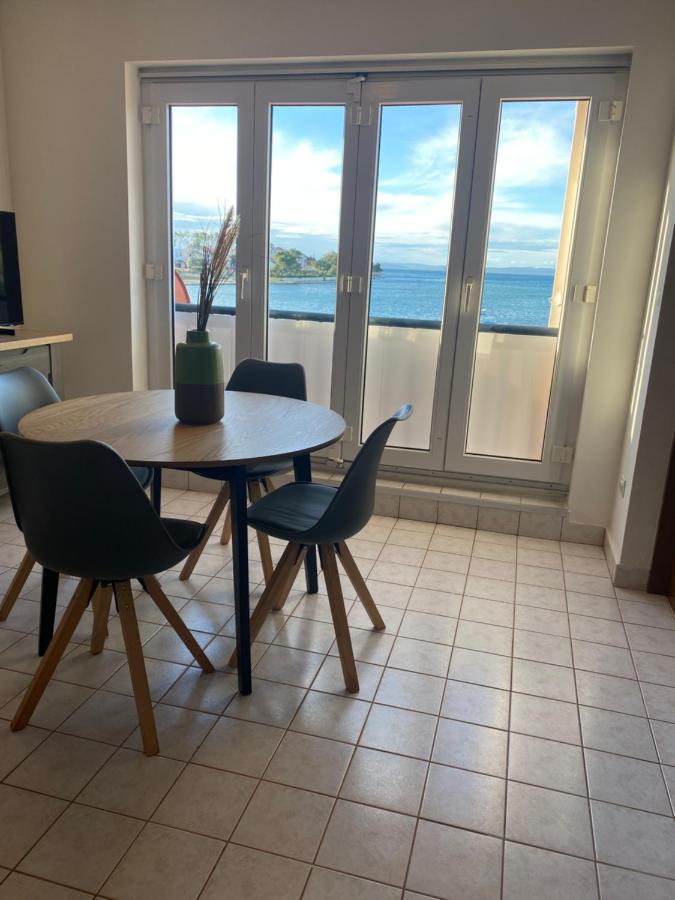 Apartment Privlaka Direkt Am Strand Mit Klima Und Neuem Badezimmer Haustiere Sind Willkommen Esterno foto