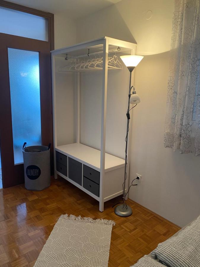Apartment Privlaka Direkt Am Strand Mit Klima Und Neuem Badezimmer Haustiere Sind Willkommen Esterno foto