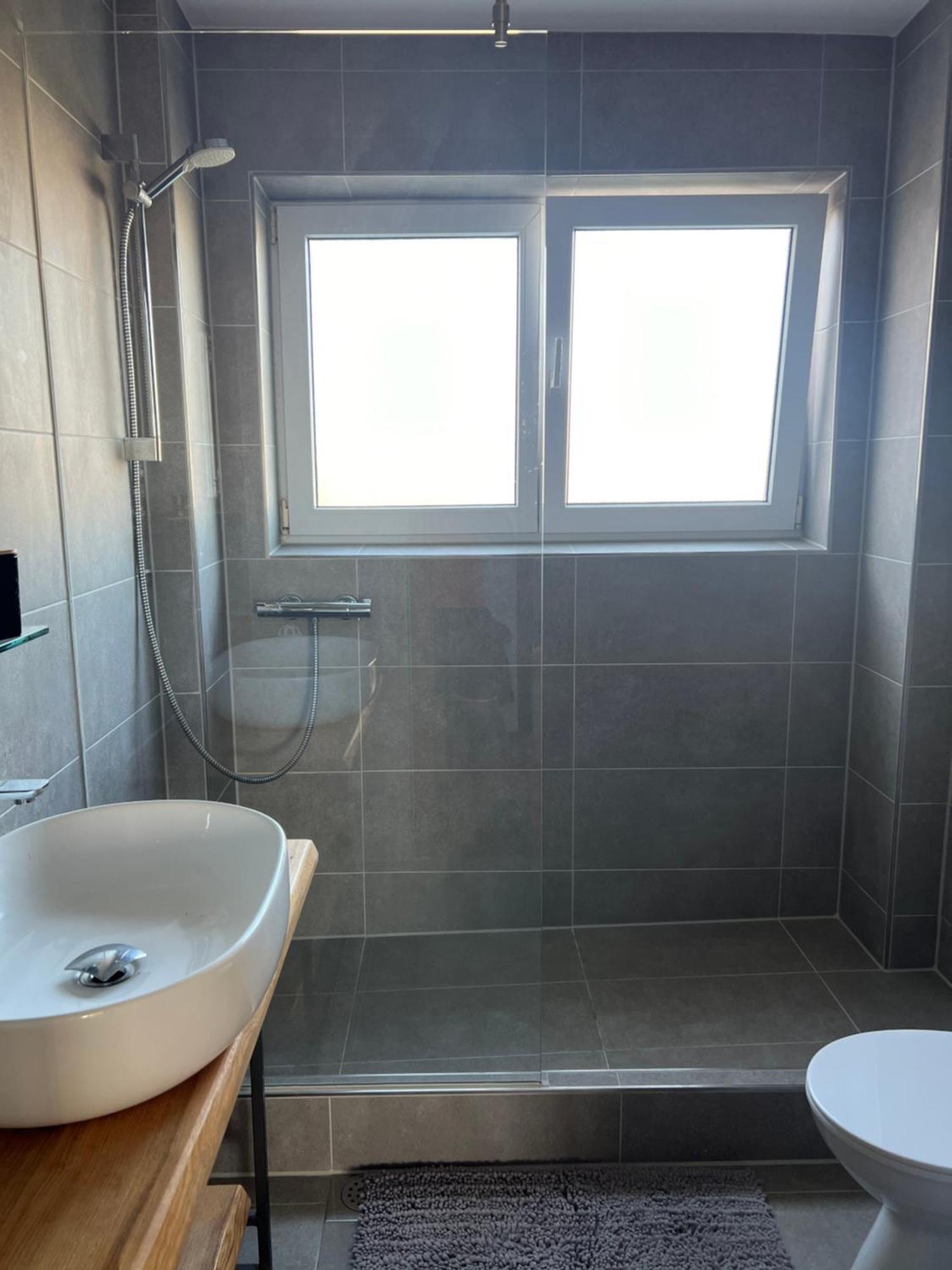 Apartment Privlaka Direkt Am Strand Mit Klima Und Neuem Badezimmer Haustiere Sind Willkommen Esterno foto